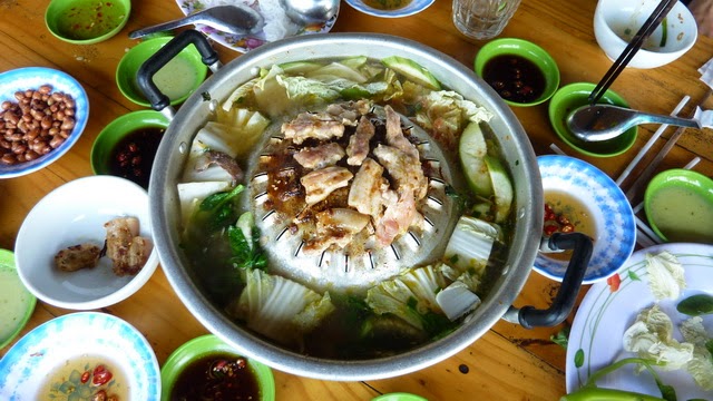 Lẩu nướng x&igrave;n đạt rất ngon (Ảnh: vncgarden). 